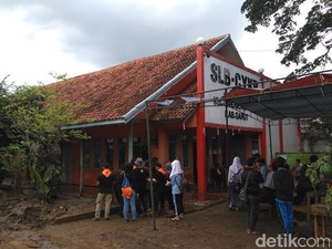 Besok, Anak Korban Banjir Garut Harus Mulai Sekolah