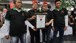 Meriahnya Parade Traktor di Lombok Tengah