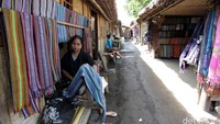 Ada 150 KK yang mendiami Dusun Sasak Sade Lombok Tengah.