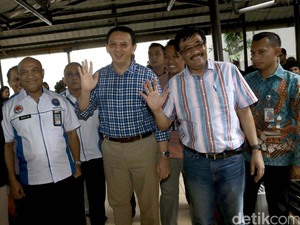 Kubu Anies Sebut Incumbent Tak Sentuh Ekonomi, Tim Ahok: Buka Mata!
