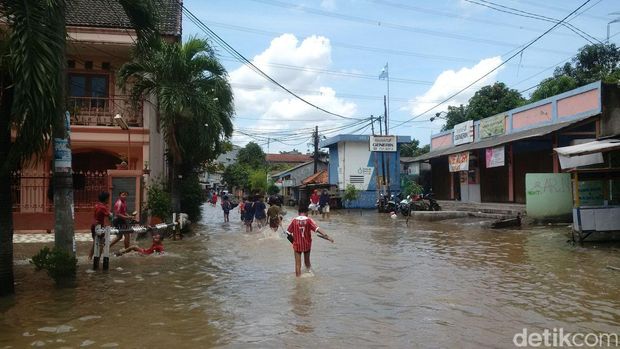 Banjir genangi Perumahan Ciledug Indah 2 (Foto: Noval Dhwinuari Antony-detikcom)