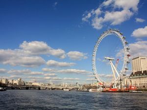 Cihuy! Bianglala London Eye Bakal Punya Bar Setinggi 135 Meter