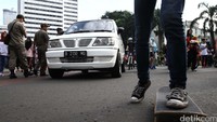 Aksi ini sangat membahayakan pejalan kaki yang tengah menikmati Car Free Day.
