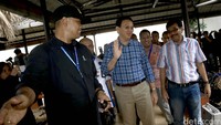 Ahok tidak banyak bicara usai menjalani tes bebas narkoba. Selain soal pemeriksaan, dia juga berkomentar soal jembatan pasar minggu yang ambruk kemarin.