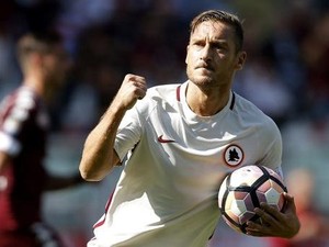 Sacchi Sebut Francesco Totti seperti Michael Jordan