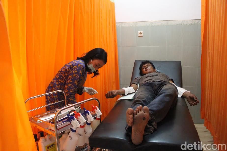 Korban mengalami luka bakar di tangan