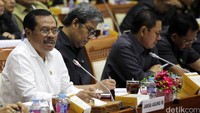 Prasetyo memberikan penjelasan kepada anggota Komisi III.