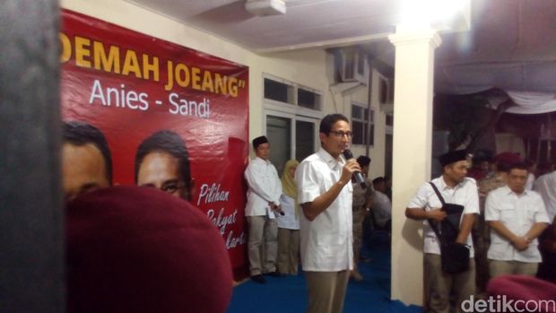 Sandiaga Uno memberikan sambutan saat deklarasi Rumah Joeang Anies-Sandi, Senin (26/9/2016). Foto: Jabbar Ramdhani-detikcom
