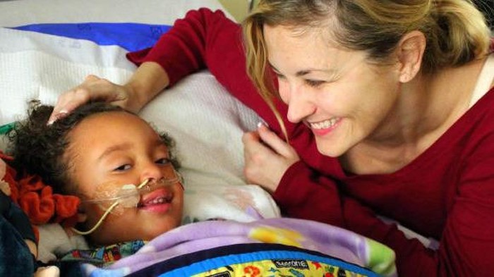 Penuh Haru, Kisah Dena Mendapat Donor Ginjal untuk Putrinya