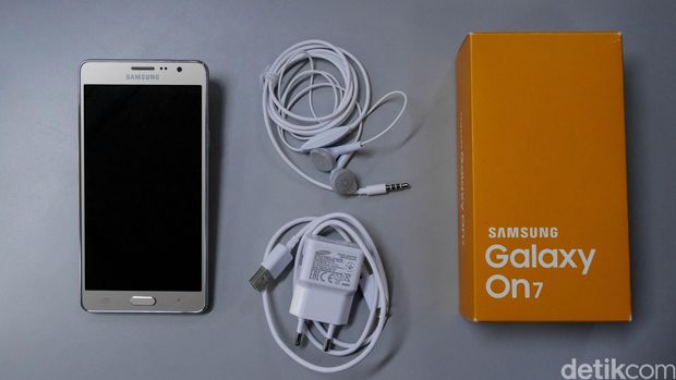 Galaxy On 7: Layar Besar, Awet Baterai 