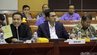 Belum diketahui pasti, apakah izin penyiaran bagi 10 LPS ini akan diperpanjang.