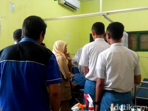 Gazebo SMA Favorit di Mojokerto Ambruk, Dua Siswi Terluka