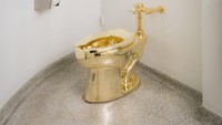 Sebagai gantinya, pihak museum menawarkan untuk meminjamkan karya seni toilet emas (Guggenheim Museum/Twitter)
