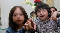 Lucunya anak dari pasangan Wulan Guritno dan Adilla Dimitri. Pool/Gus Mun/detikFoto.