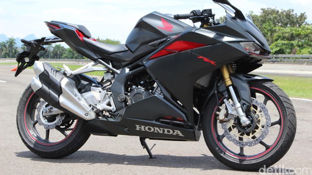 Adu Spek Honda CBR250RR dan Seteru Bebuyutannya