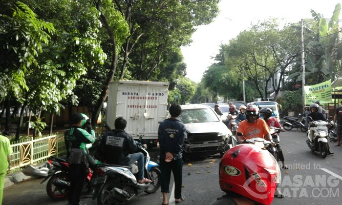 Kecelakaan Honda CRV vs Mobil Boks, Lalin di Manggarai Jakarta Macet