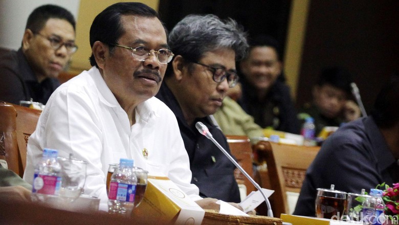 Jaksa Farizal Akui Terima Uang, Kejagung Tetap Beri Bantuan Hukum Hadapi KPK Jaksa Farizal Akui Terima Uang, Kejagung Tetap Beri Bantuan Hukum Hadapi KPK