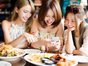 Maaf! Pengunjung dalam Grup Pria Seluruhnya, Tak Boleh Makan di Restoran Ini
