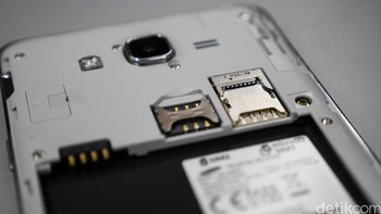 Memori internalnya terhitung terbatas, hanya 8 GB. Namun ada opsi menambahkannya dengan kartu microSD sampai kapasitas 128 GB. Foto: detikINET - Anggoro Suryo Jati