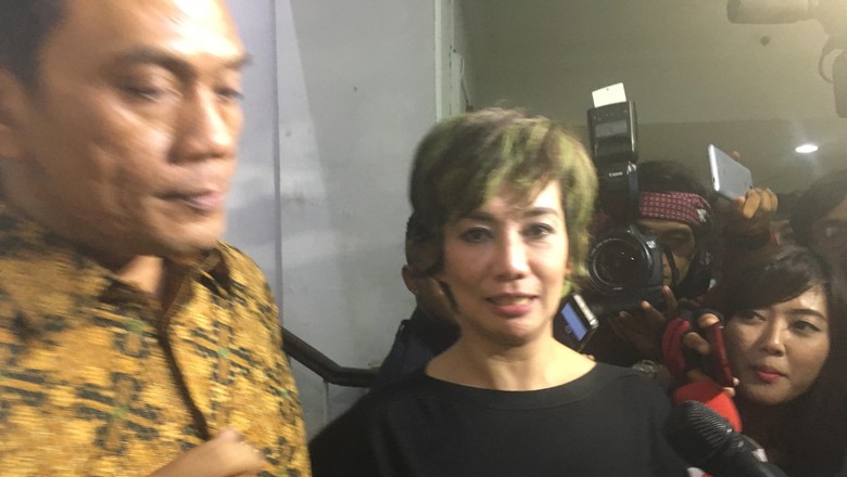 Reza Tutup Mulut Soal Dugaan Perkosaan Aa Gatot Brajamusti Reza Tutup Mulut Soal Dugaan Perkosaan Aa Gatot Brajamusti