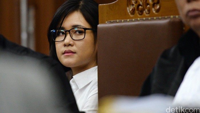 Ruang Sidang Riuh Saat Jaksa Shandy Korek Masa Lalu Percintaan Jessica