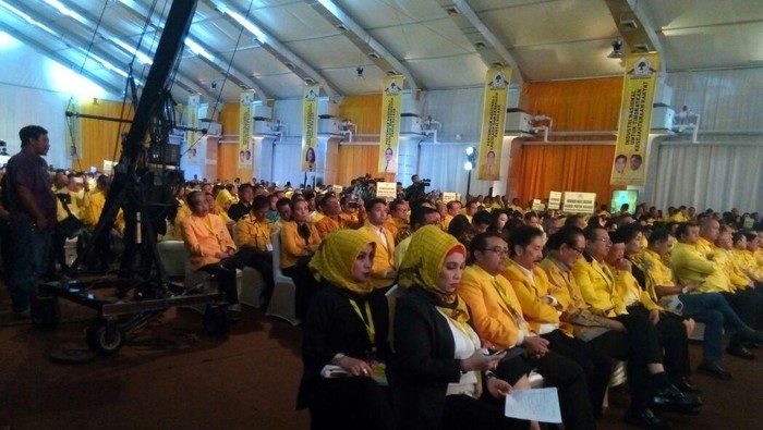 Golkar Kumpulkan Seluruh Kader di Pemerintahan dan Parlemen, Wiranto Hadir