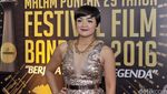 Sexy and Glamour! Gaya Nirina Zubir di Festival Film Bandung 2016