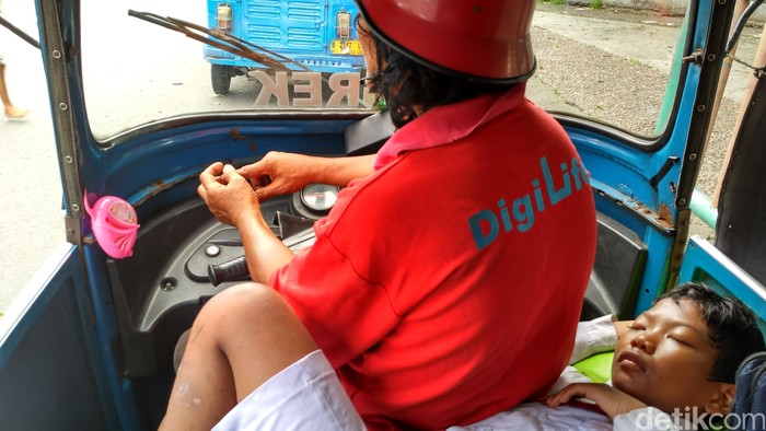 Dinsos DKI Cari Solusi untuk Bocah Amat yang 11 Tahun Hidup di Bajaj