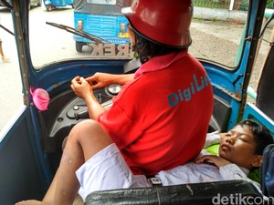 Dinsos DKI Cari Solusi untuk Bocah Amat yang 11 Tahun Hidup di Bajaj