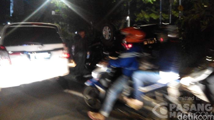 Sedan Terbalik di Jalan HR Rasuna Said, Lalin ke Menteng Sempat Macet
