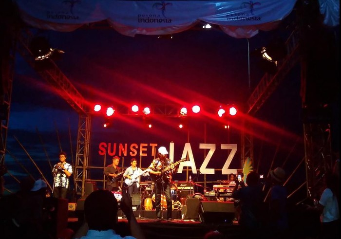 Wisman dari 6 Negara ke Karimunjawa Naik Yacht & Nonton Konser Jazz