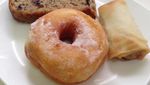 Menyesap Kopi Susu Tetangga Sambil Ngemil Donat Kampoeng