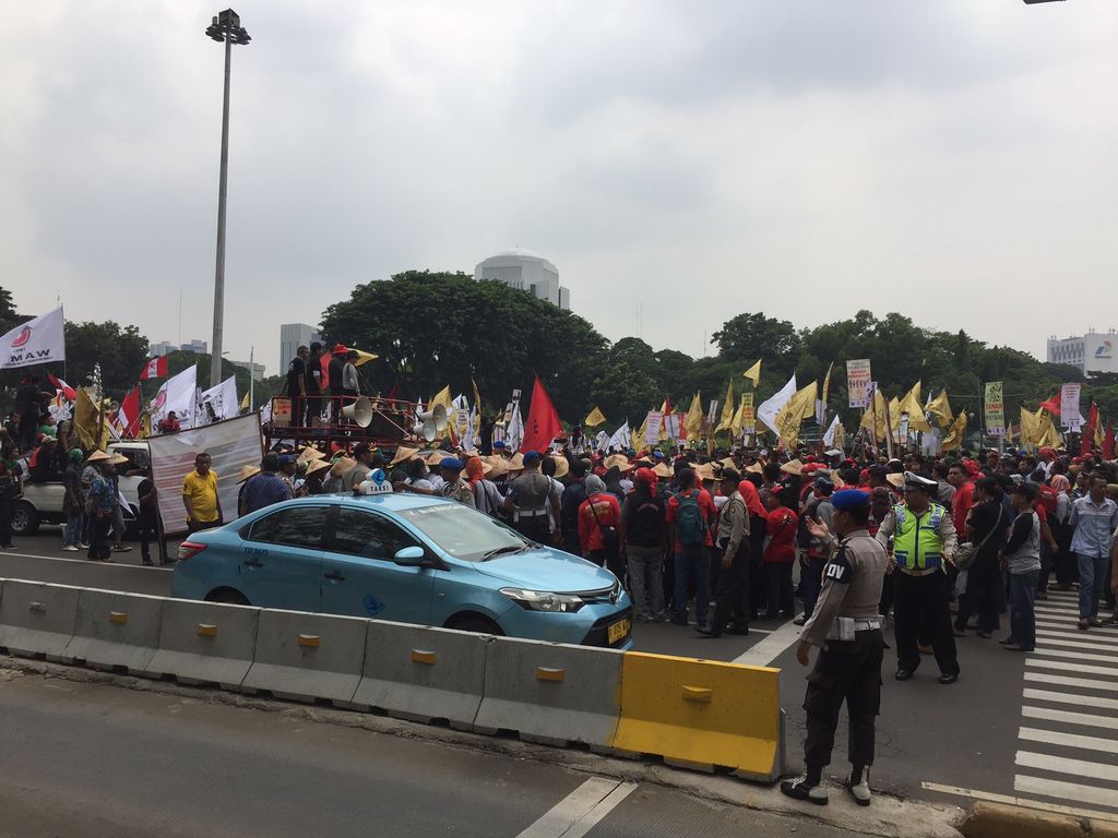 Lalu lintas tersendat  (M Iqbal/detikcom)