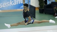 Marcello juga berhasil mengantongi emas dikategori single putra.