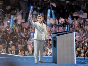 Foto: 10 Gaya Hillary Clinton Pakai Celana Panjang yang Jadi Topik Populer