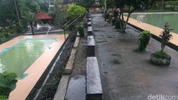 Ada dua kolam Aik Buka. Kolam utama luasnya 21x13 meter persegi dengan kedalaman hingga 4 meter. Di bawah kolam utama terdapat kolam untuk anak-anak (Ahmad Masaul Khoiri/detikTravel)