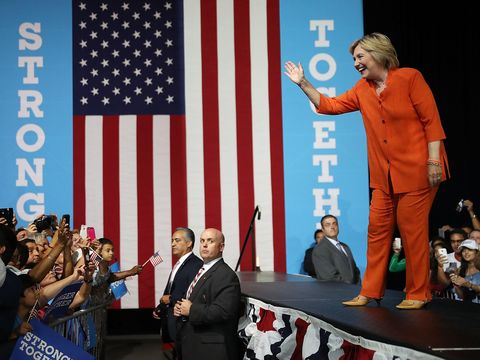 Reebok Desain Ulang Celana Panjang Hillary Clinton Agar Lebih <i>Stylish</i>
