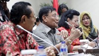 Wakil Ketua DPD Farouk Muhammad memberikan penjelasan kepada pimpinan MPR.