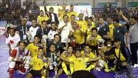 Para pemain Maluku Utara meraih medali perak setelah kalah 1-2 dari tim futsal Jawa Barat, Senin (26/9/2016).