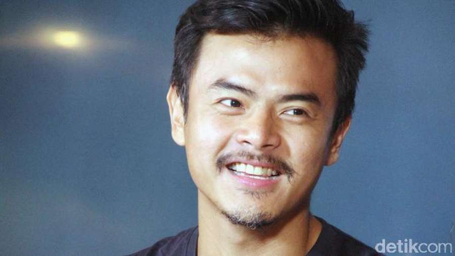 Dion Wiyoko Tampil Berjanggut