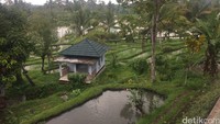 Selain berenang, tempat rekreasi keluarga ini juga menyajikan wisata religi, pemandangan pedesaan dan tak lupa di hutan sekitar kolam ini masih bisa dijumpai kawanan monyet atau kera (Ahmad Masaul Khoiri/detikTravel)