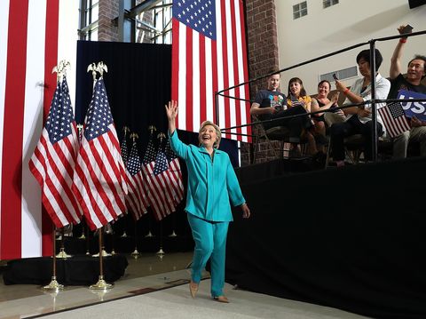 Reebok Desain Ulang Celana Panjang Hillary Clinton Agar Lebih <i>Stylish</i>