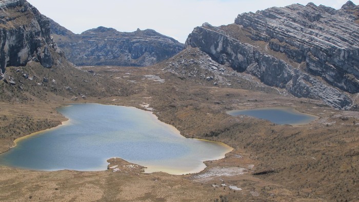 Danau-danau di Atap Papua