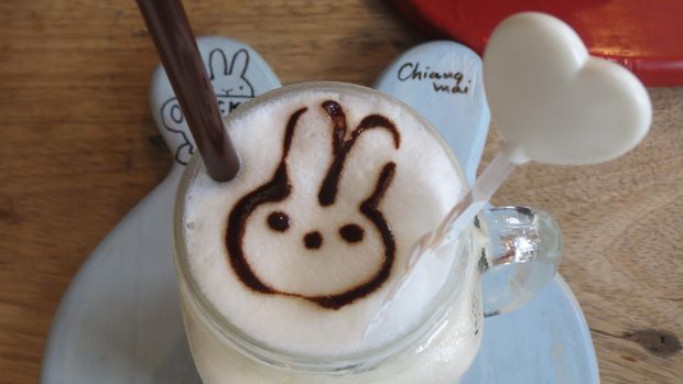 Segelas mocha dengan hiasan coklat bergambar kelinci (Fitraya/detikTravel)