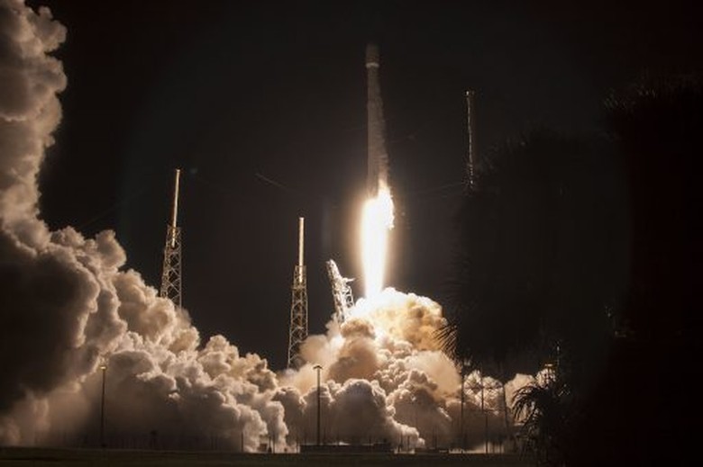 Pusat Kendali Angkasa AS Perkuat Dugaan Serpihan di Sumenep dari Roket Falcon 9 Pusat Kendali Angkasa AS Perkuat Dugaan Serpihan di Sumenep dari Roket Falcon 9