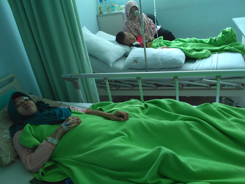 Yana dirawat bersama satu anaknya (Dony/detikcom)