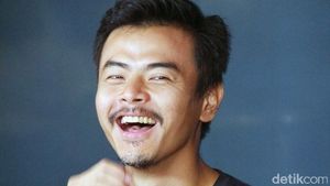 Dion Wiyoko Tampil Berjanggut