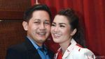 Muah..Fitri Carlina Cium Sang Suami
