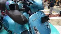 Vespa edisi khusus ini memiliki harga yang beragam. Vespa PX dibanderol Rp 90 juta, Vespa Primavera Rp 49 juta, Vespa GTS 150 Rp 59 juta, dan Vespa GTS 300 Rp 200 juta.