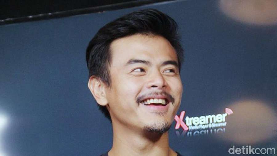 Dion Wiyoko Tampil Berjanggut